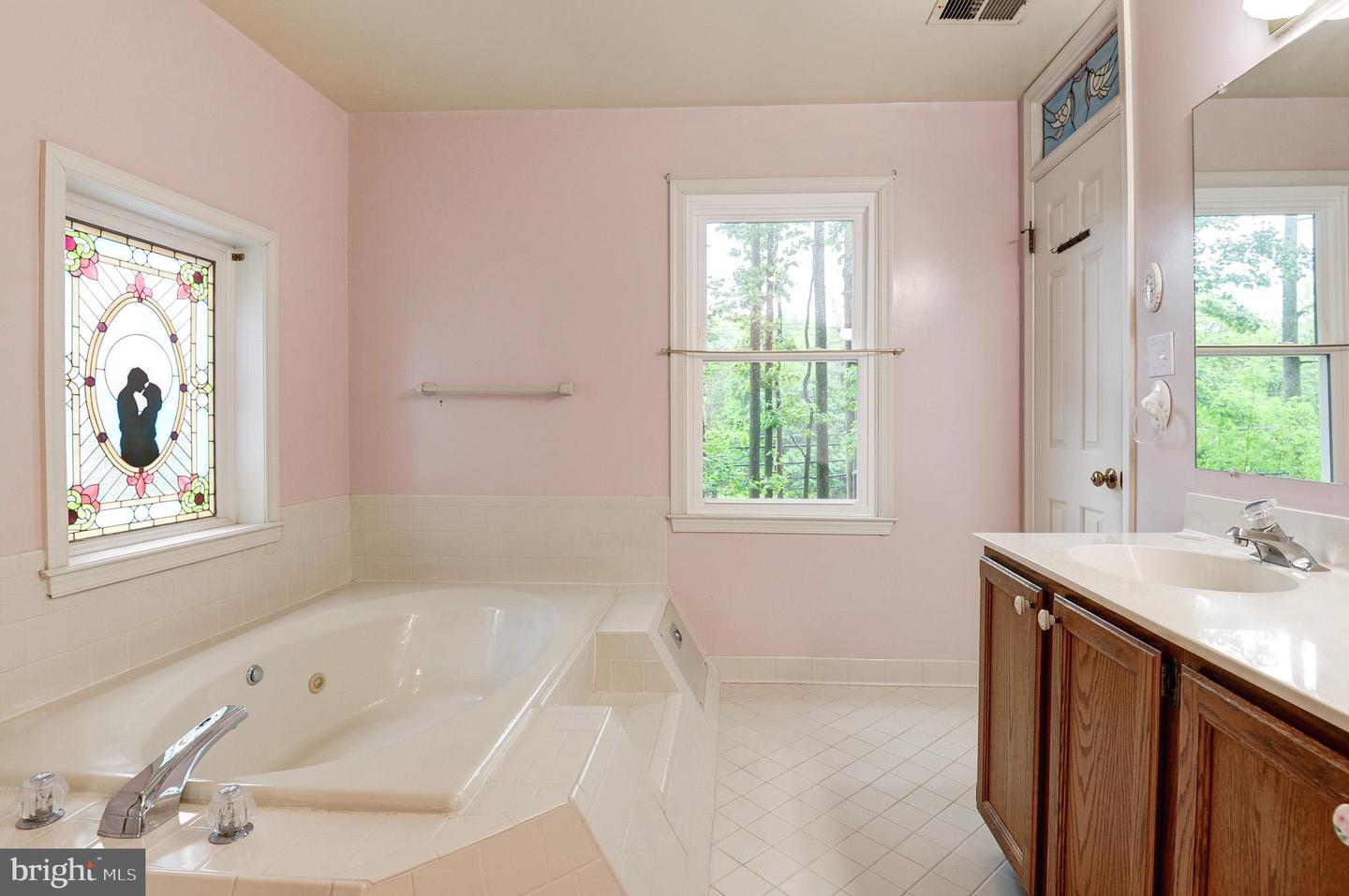 6814 BRADDOCK RD, ANNANDALE, Virginia 22003, 3 Bedrooms Bedrooms, ,3 BathroomsBathrooms,Residential,For sale,6814 BRADDOCK RD,VAFX2229952 MLS # VAFX2229952