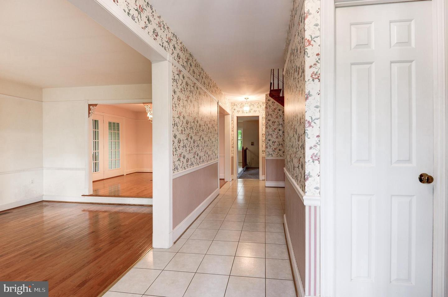 6814 BRADDOCK RD, ANNANDALE, Virginia 22003, 3 Bedrooms Bedrooms, ,3 BathroomsBathrooms,Residential,For sale,6814 BRADDOCK RD,VAFX2229952 MLS # VAFX2229952