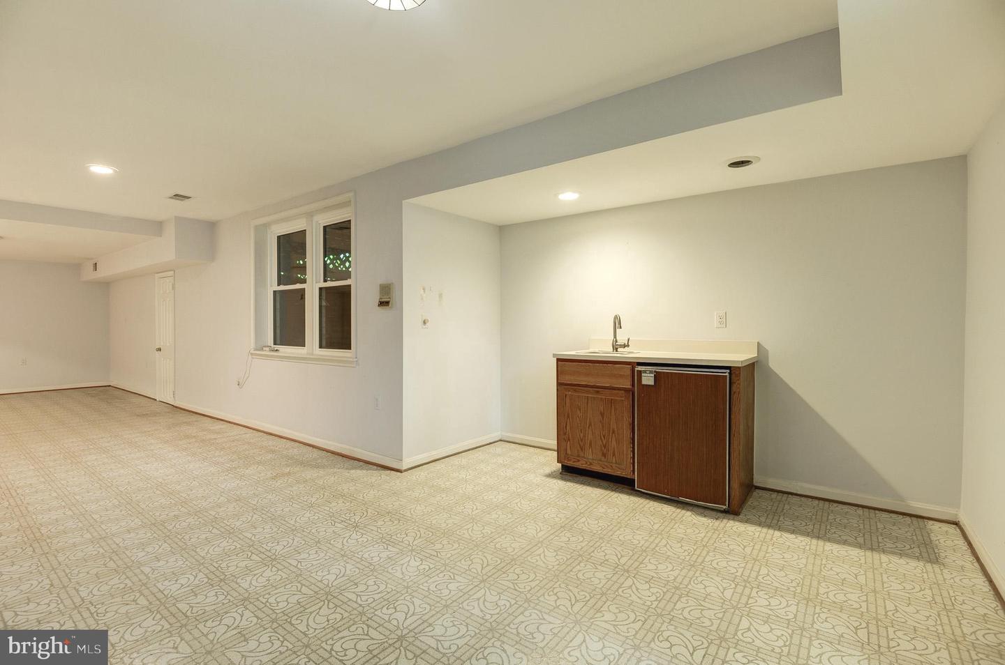 6814 BRADDOCK RD, ANNANDALE, Virginia 22003, 3 Bedrooms Bedrooms, ,3 BathroomsBathrooms,Residential,For sale,6814 BRADDOCK RD,VAFX2229952 MLS # VAFX2229952