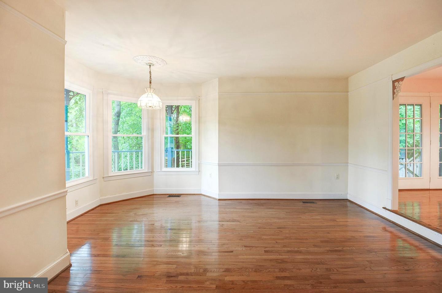 6814 BRADDOCK RD, ANNANDALE, Virginia 22003, 3 Bedrooms Bedrooms, ,3 BathroomsBathrooms,Residential,For sale,6814 BRADDOCK RD,VAFX2229952 MLS # VAFX2229952