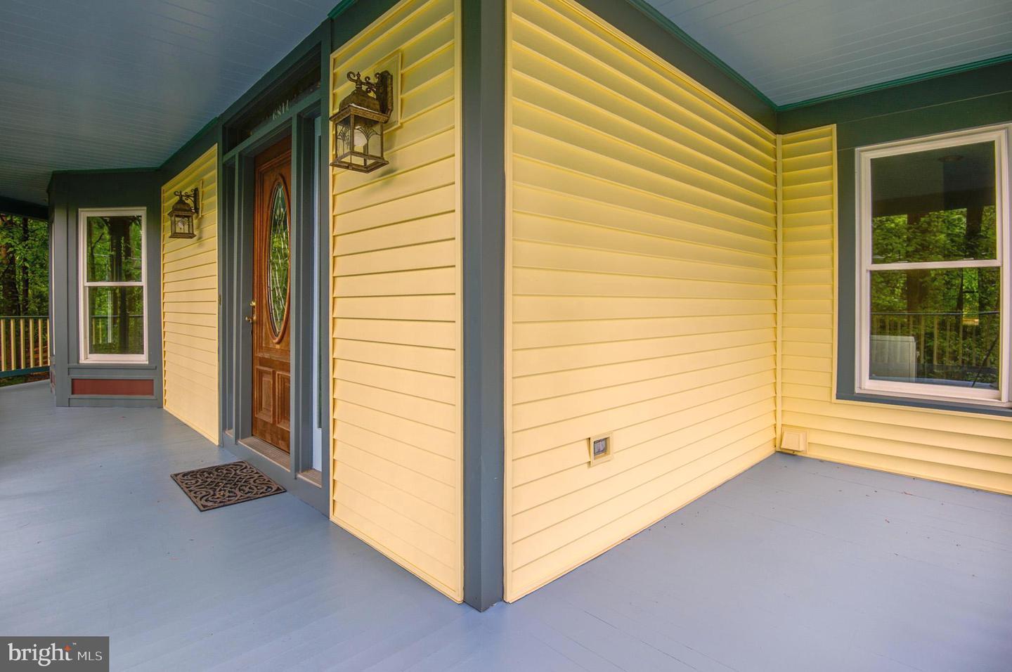 6814 BRADDOCK RD, ANNANDALE, Virginia 22003, 3 Bedrooms Bedrooms, ,3 BathroomsBathrooms,Residential,For sale,6814 BRADDOCK RD,VAFX2229952 MLS # VAFX2229952