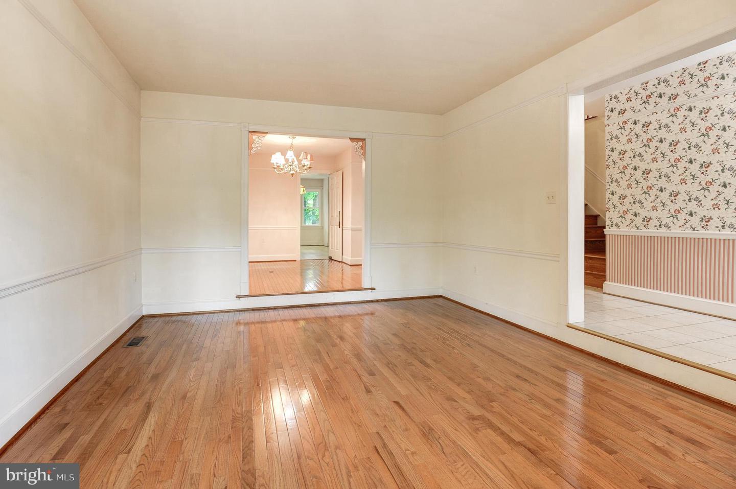 6814 BRADDOCK RD, ANNANDALE, Virginia 22003, 3 Bedrooms Bedrooms, ,3 BathroomsBathrooms,Residential,For sale,6814 BRADDOCK RD,VAFX2229952 MLS # VAFX2229952