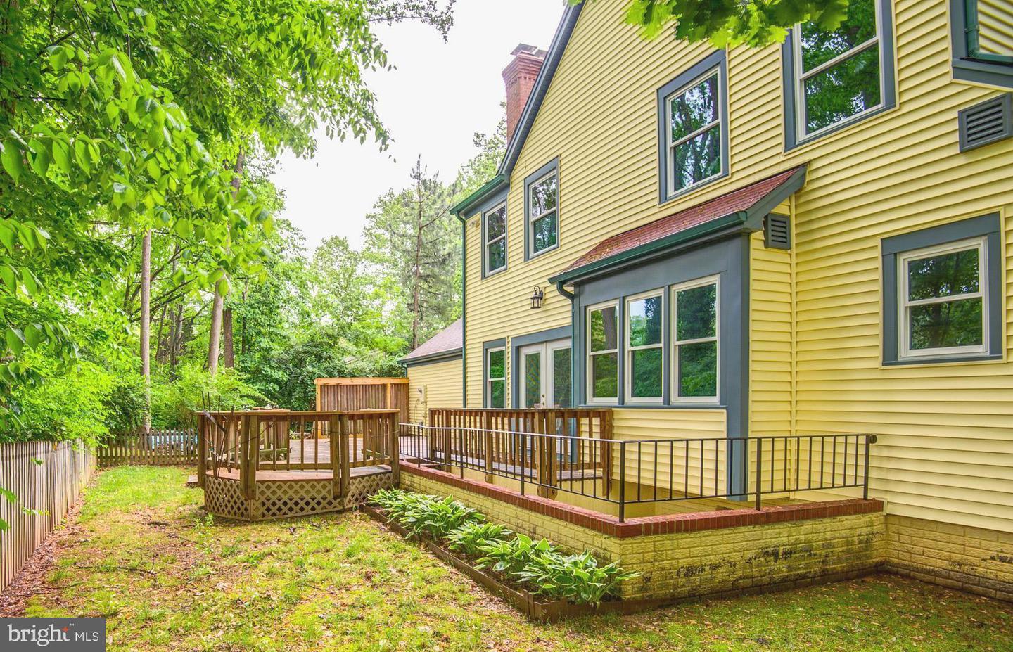 6814 BRADDOCK RD, ANNANDALE, Virginia 22003, 3 Bedrooms Bedrooms, ,3 BathroomsBathrooms,Residential,For sale,6814 BRADDOCK RD,VAFX2229952 MLS # VAFX2229952
