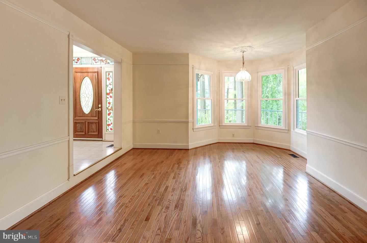 6814 BRADDOCK RD, ANNANDALE, Virginia 22003, 3 Bedrooms Bedrooms, ,3 BathroomsBathrooms,Residential,For sale,6814 BRADDOCK RD,VAFX2229952 MLS # VAFX2229952