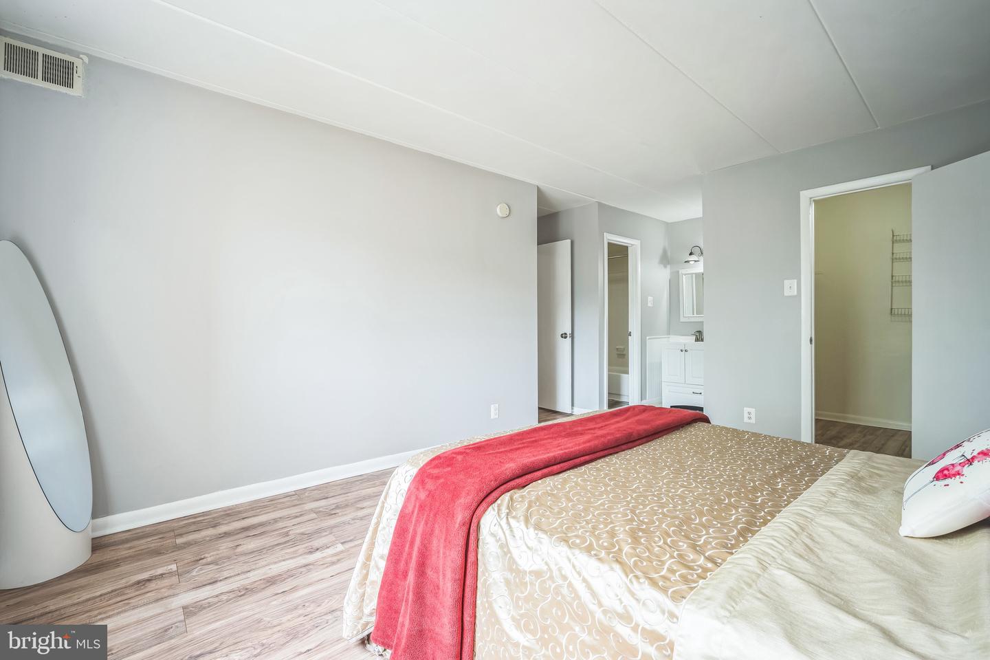 6220 EDSALL RD #302, ALEXANDRIA, Virginia 22312, 2 Bedrooms Bedrooms, ,2 BathroomsBathrooms,Residential,For sale,6220 EDSALL RD #302,VAAX2043446 MLS # VAAX2043446