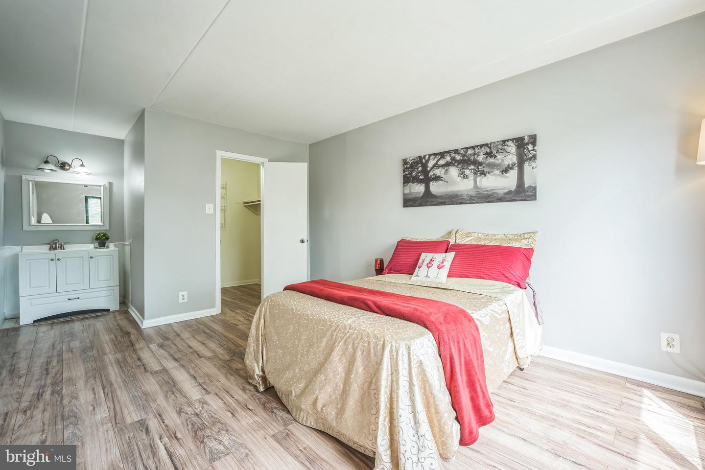6220 EDSALL RD #302, ALEXANDRIA, Virginia 22312, 2 Bedrooms Bedrooms, ,2 BathroomsBathrooms,Residential,For sale,6220 EDSALL RD #302,VAAX2043446 MLS # VAAX2043446