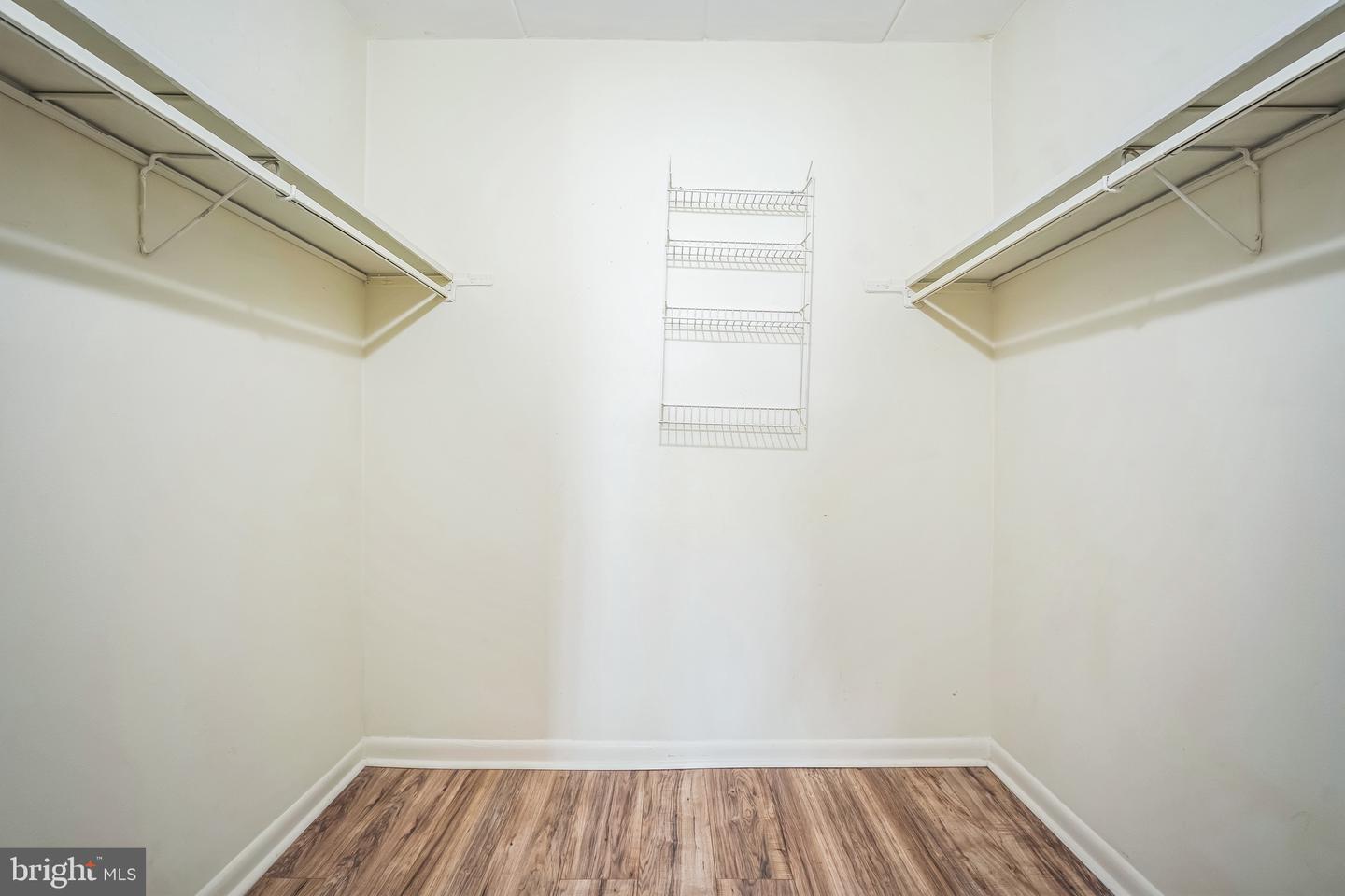 6220 EDSALL RD #302, ALEXANDRIA, Virginia 22312, 2 Bedrooms Bedrooms, ,2 BathroomsBathrooms,Residential,For sale,6220 EDSALL RD #302,VAAX2043446 MLS # VAAX2043446