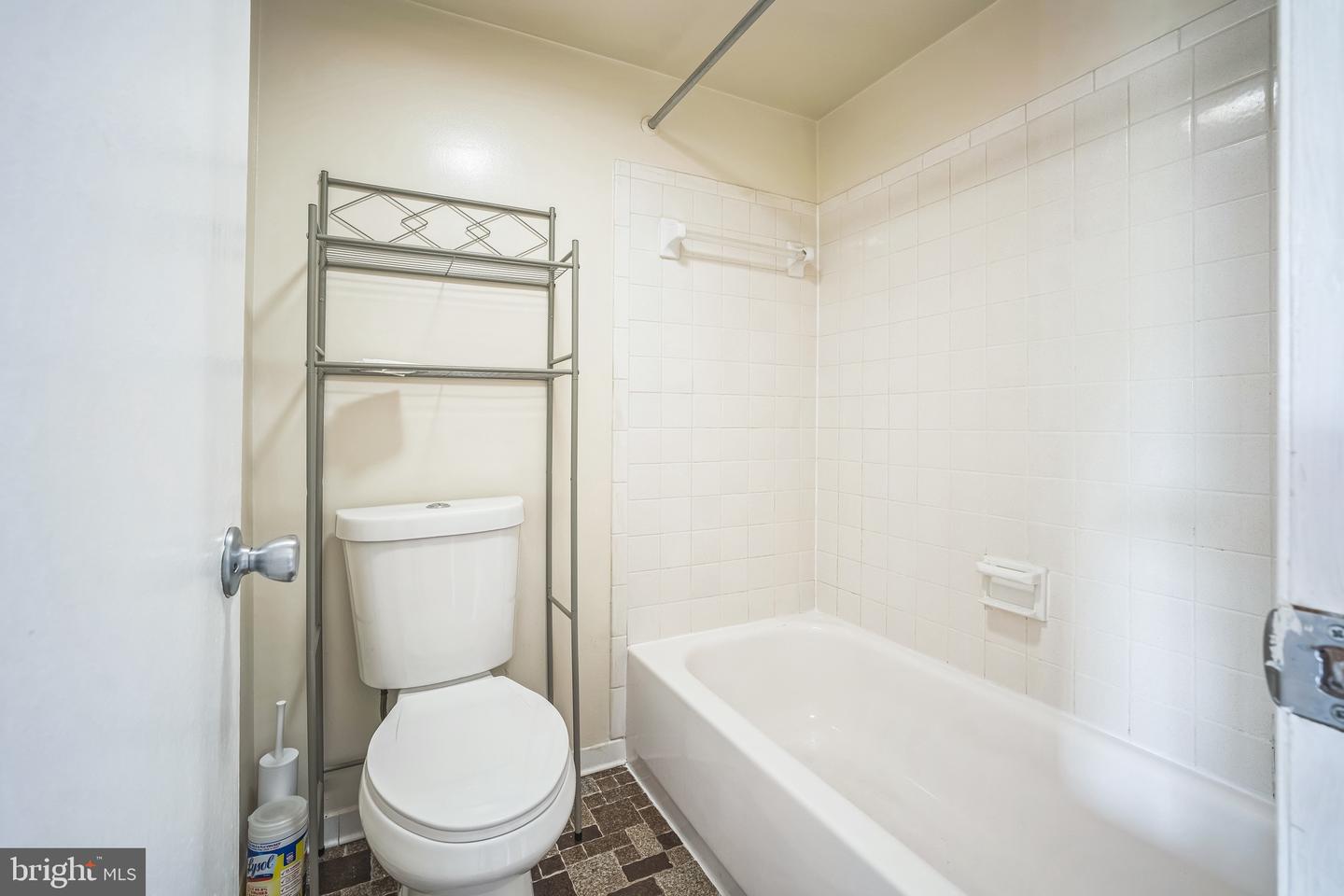 6220 EDSALL RD #302, ALEXANDRIA, Virginia 22312, 2 Bedrooms Bedrooms, ,2 BathroomsBathrooms,Residential,For sale,6220 EDSALL RD #302,VAAX2043446 MLS # VAAX2043446