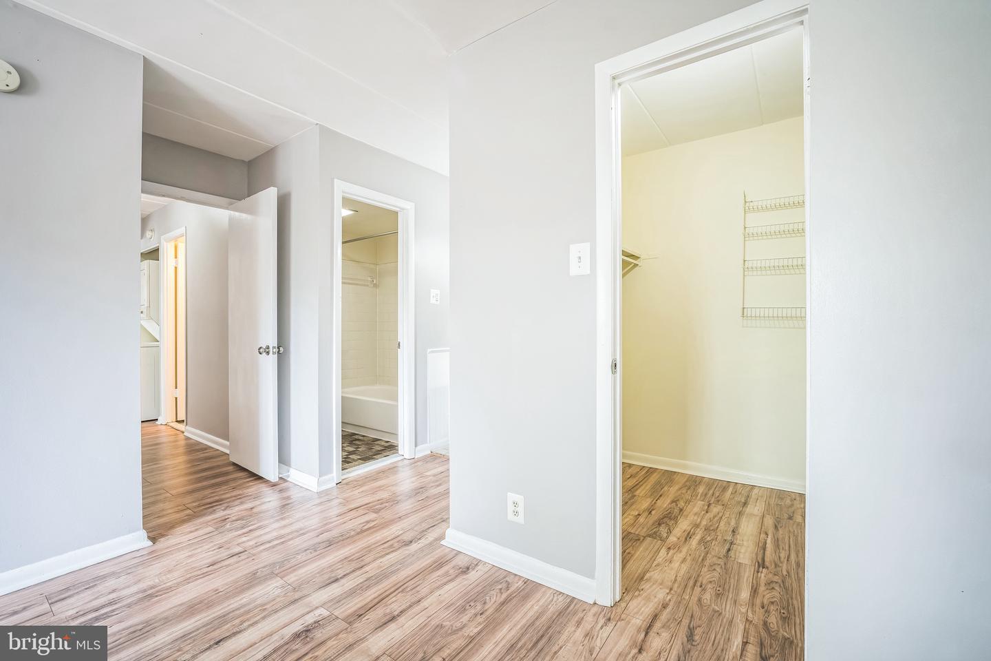 6220 EDSALL RD #302, ALEXANDRIA, Virginia 22312, 2 Bedrooms Bedrooms, ,2 BathroomsBathrooms,Residential,For sale,6220 EDSALL RD #302,VAAX2043446 MLS # VAAX2043446