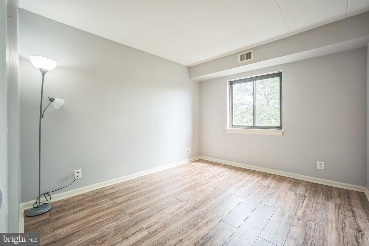 6220 EDSALL RD #302, ALEXANDRIA, Virginia 22312, 2 Bedrooms Bedrooms, ,2 BathroomsBathrooms,Residential,For sale,6220 EDSALL RD #302,VAAX2043446 MLS # VAAX2043446