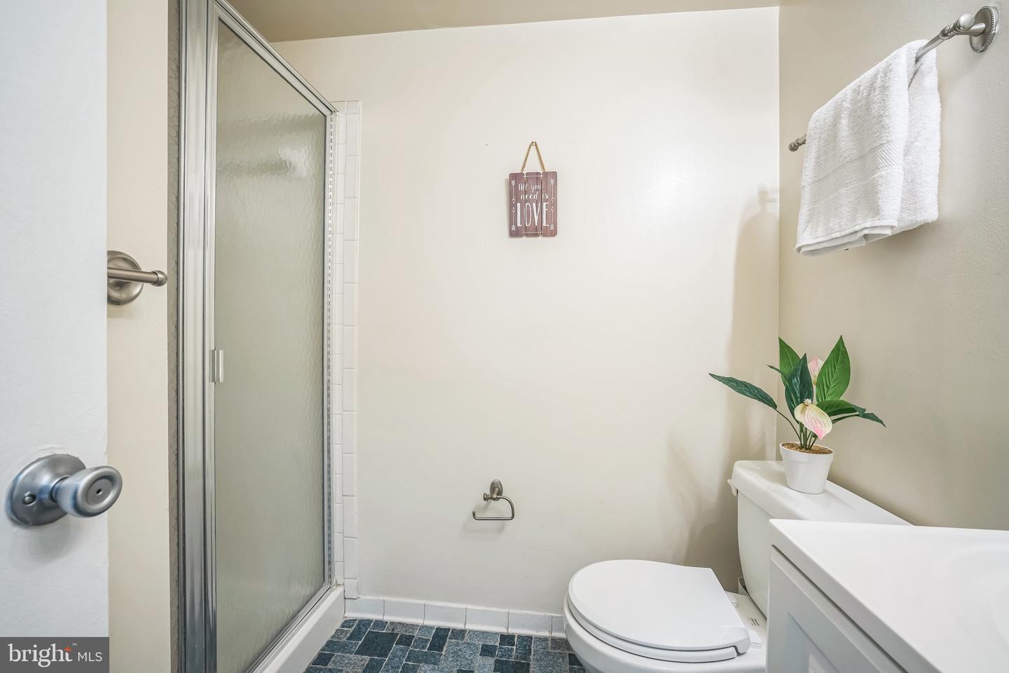 6220 EDSALL RD #302, ALEXANDRIA, Virginia 22312, 2 Bedrooms Bedrooms, ,2 BathroomsBathrooms,Residential,For sale,6220 EDSALL RD #302,VAAX2043446 MLS # VAAX2043446