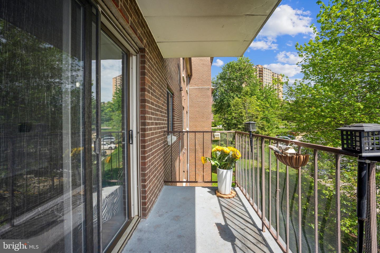 6220 EDSALL RD #302, ALEXANDRIA, Virginia 22312, 2 Bedrooms Bedrooms, ,2 BathroomsBathrooms,Residential,For sale,6220 EDSALL RD #302,VAAX2043446 MLS # VAAX2043446