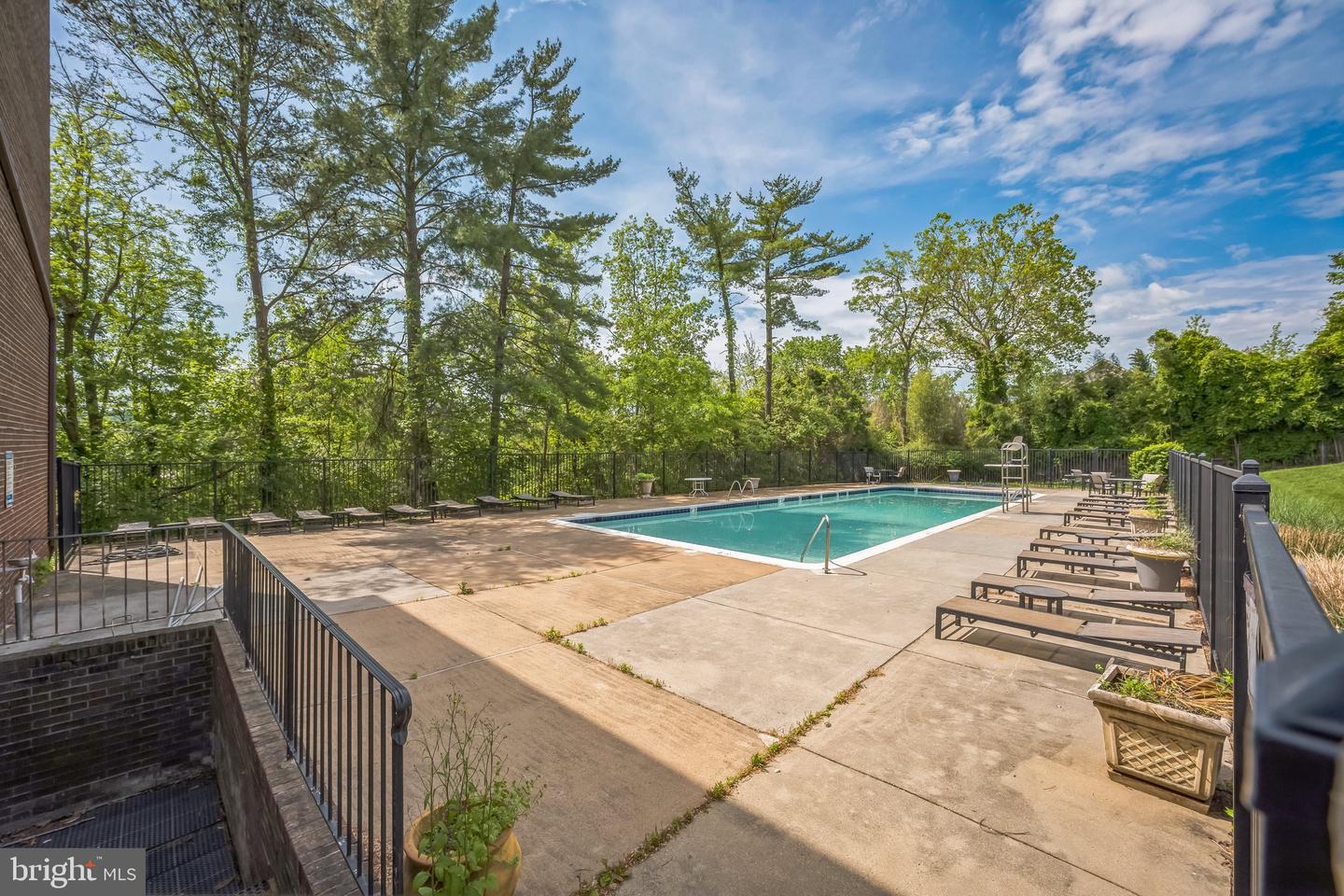 6220 EDSALL RD #302, ALEXANDRIA, Virginia 22312, 2 Bedrooms Bedrooms, ,2 BathroomsBathrooms,Residential,For sale,6220 EDSALL RD #302,VAAX2043446 MLS # VAAX2043446
