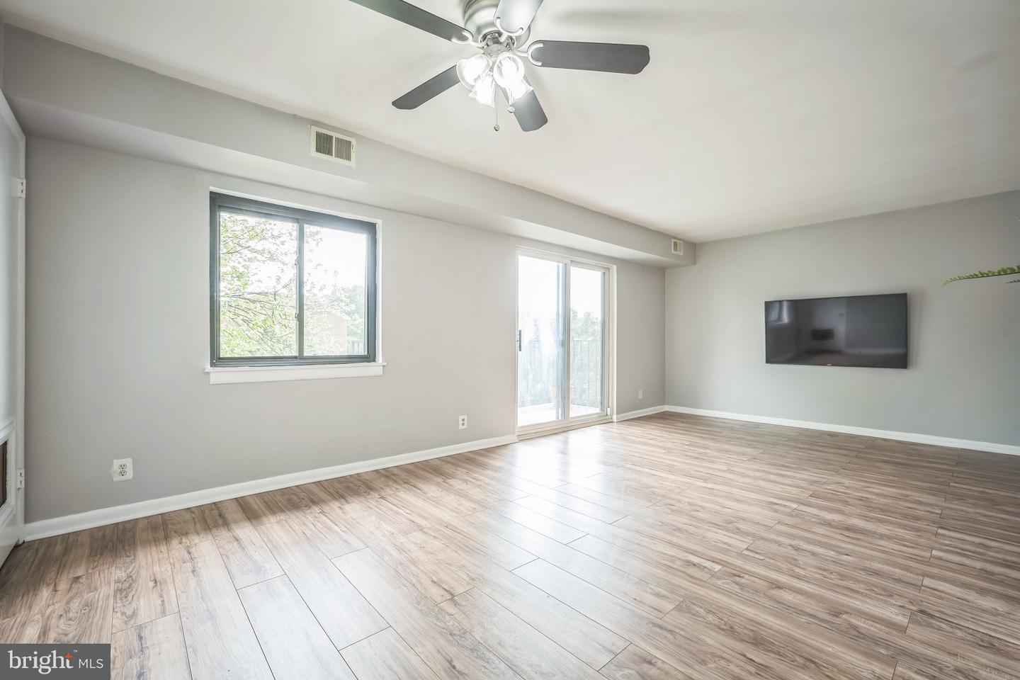 6220 EDSALL RD #302, ALEXANDRIA, Virginia 22312, 2 Bedrooms Bedrooms, ,2 BathroomsBathrooms,Residential,For sale,6220 EDSALL RD #302,VAAX2043446 MLS # VAAX2043446