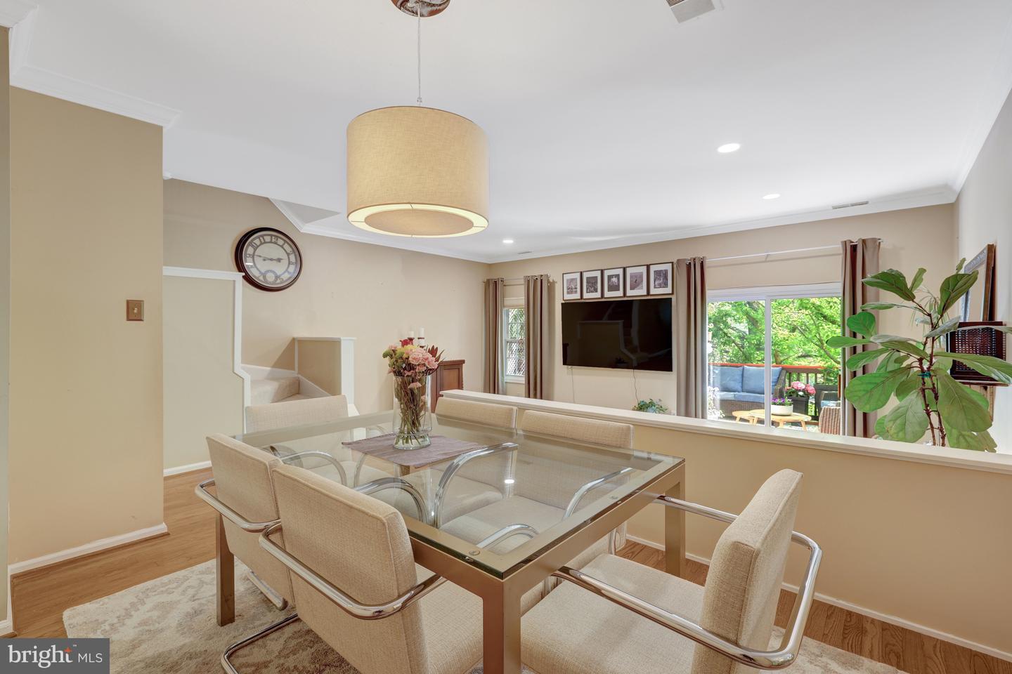 9857 OAKDALE WOODS CT, VIENNA, Virginia 22181, 3 Bedrooms Bedrooms, ,3 BathroomsBathrooms,Residential,For sale,9857 OAKDALE WOODS CT,VAFX2231272 MLS # VAFX2231272