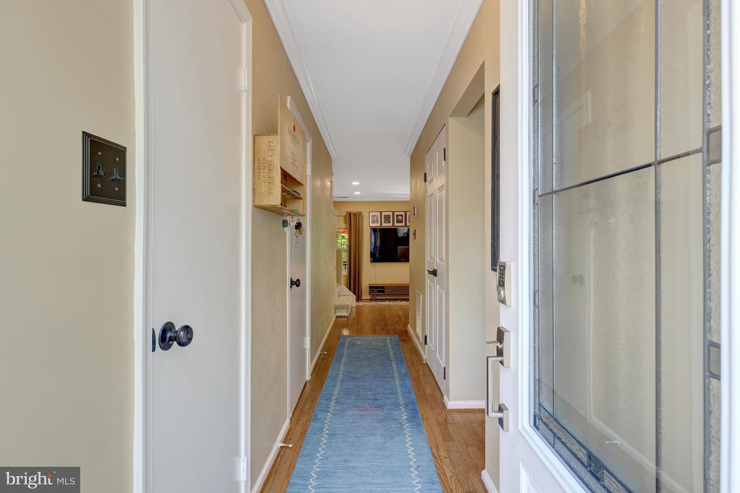 9857 OAKDALE WOODS CT, VIENNA, Virginia 22181, 3 Bedrooms Bedrooms, ,3 BathroomsBathrooms,Residential,For sale,9857 OAKDALE WOODS CT,VAFX2231272 MLS # VAFX2231272