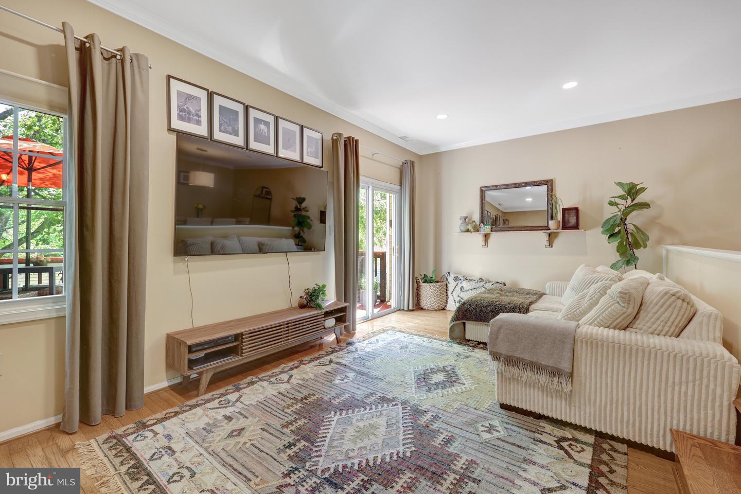 9857 OAKDALE WOODS CT, VIENNA, Virginia 22181, 3 Bedrooms Bedrooms, ,3 BathroomsBathrooms,Residential,For sale,9857 OAKDALE WOODS CT,VAFX2231272 MLS # VAFX2231272