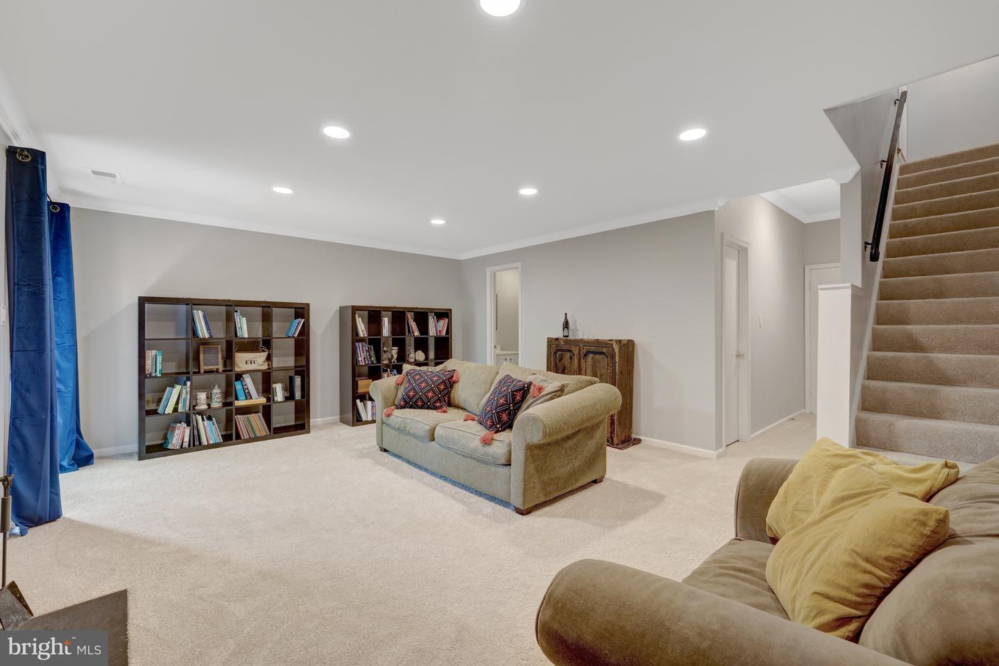 9857 OAKDALE WOODS CT, VIENNA, Virginia 22181, 3 Bedrooms Bedrooms, ,3 BathroomsBathrooms,Residential,For sale,9857 OAKDALE WOODS CT,VAFX2231272 MLS # VAFX2231272