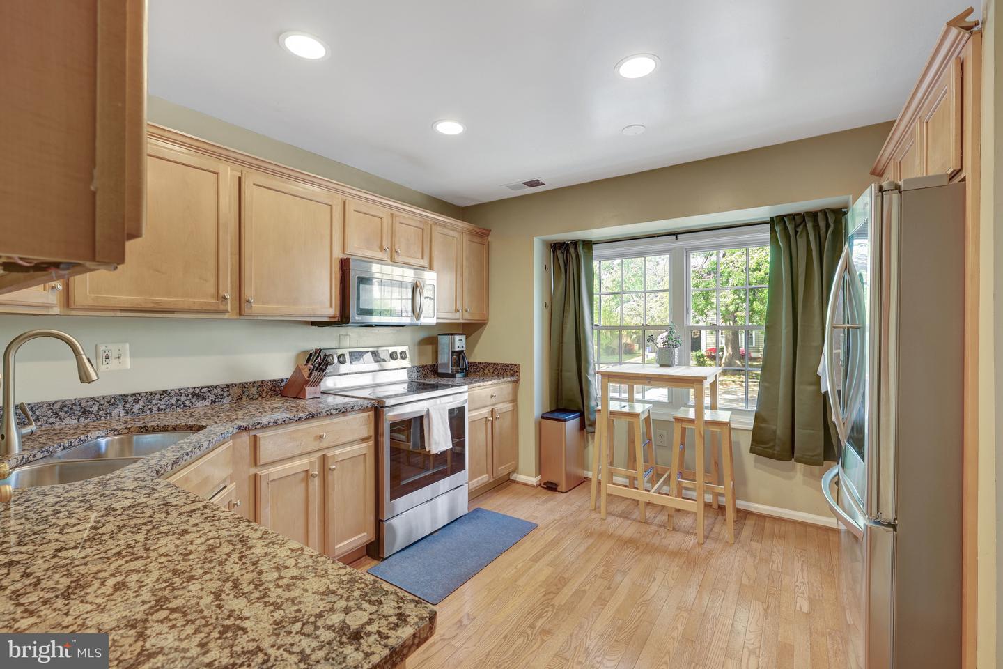 9857 OAKDALE WOODS CT, VIENNA, Virginia 22181, 3 Bedrooms Bedrooms, ,3 BathroomsBathrooms,Residential,For sale,9857 OAKDALE WOODS CT,VAFX2231272 MLS # VAFX2231272
