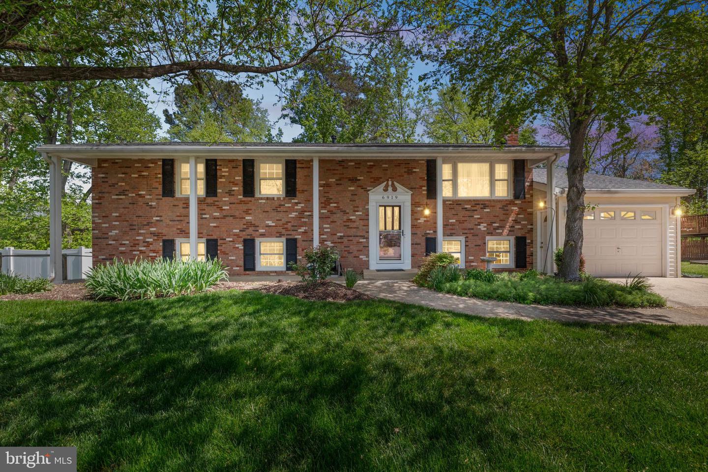 6919 GILLINGS RD, SPRINGFIELD, Virginia 22152, 4 Bedrooms Bedrooms, ,3 BathroomsBathrooms,Residential,For sale,6919 GILLINGS RD,VAFX2231972 MLS # VAFX2231972