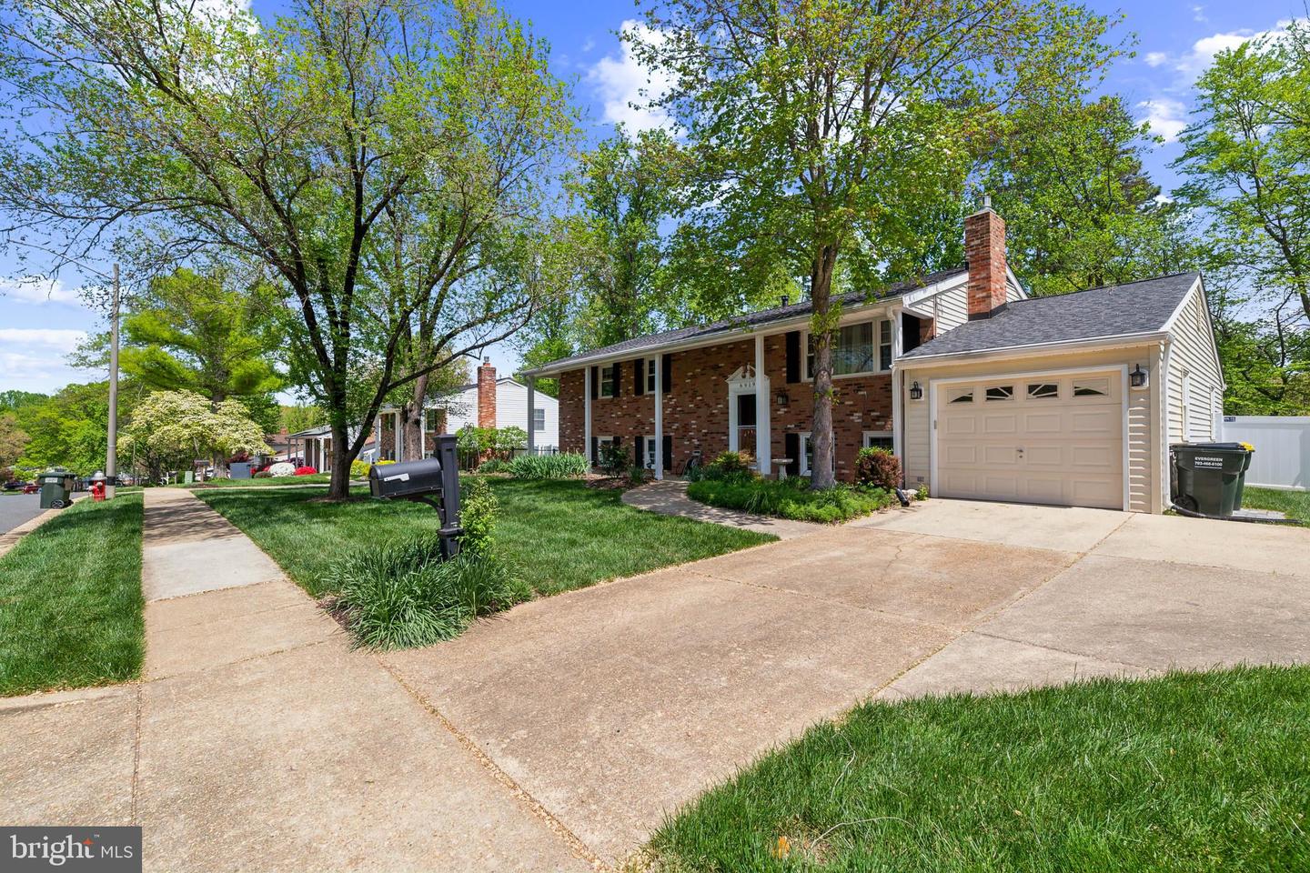 6919 GILLINGS RD, SPRINGFIELD, Virginia 22152, 4 Bedrooms Bedrooms, ,3 BathroomsBathrooms,Residential,For sale,6919 GILLINGS RD,VAFX2231972 MLS # VAFX2231972