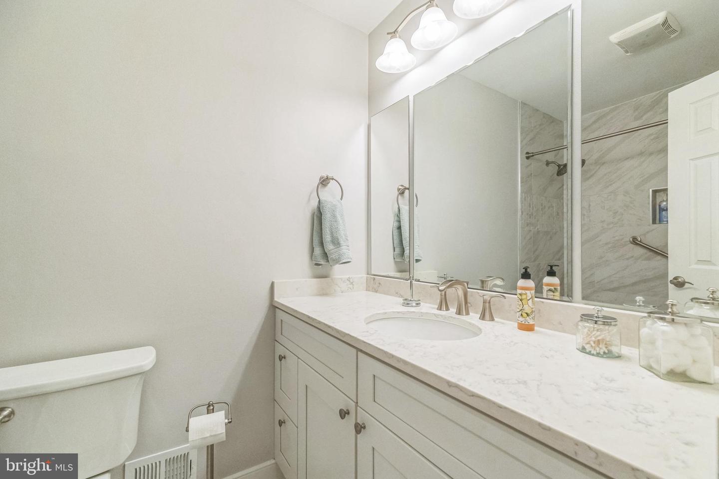 6919 GILLINGS RD, SPRINGFIELD, Virginia 22152, 4 Bedrooms Bedrooms, ,3 BathroomsBathrooms,Residential,For sale,6919 GILLINGS RD,VAFX2231972 MLS # VAFX2231972