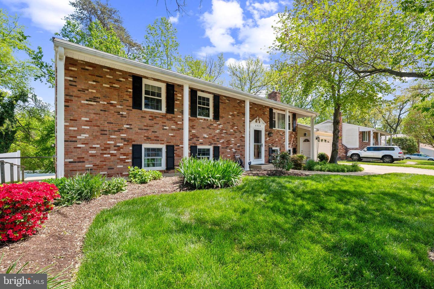 6919 GILLINGS RD, SPRINGFIELD, Virginia 22152, 4 Bedrooms Bedrooms, ,3 BathroomsBathrooms,Residential,For sale,6919 GILLINGS RD,VAFX2231972 MLS # VAFX2231972