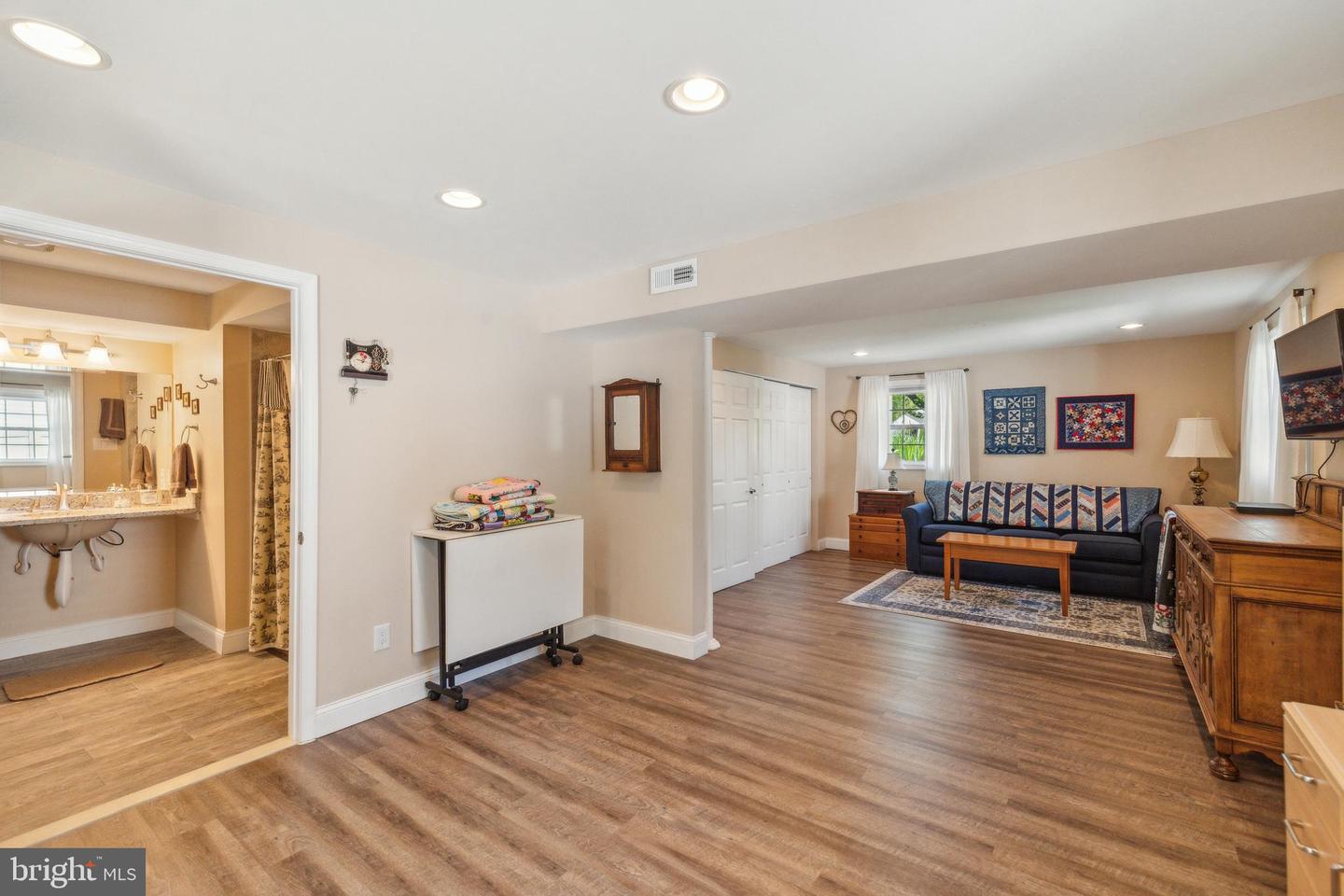 6919 GILLINGS RD, SPRINGFIELD, Virginia 22152, 4 Bedrooms Bedrooms, ,3 BathroomsBathrooms,Residential,For sale,6919 GILLINGS RD,VAFX2231972 MLS # VAFX2231972