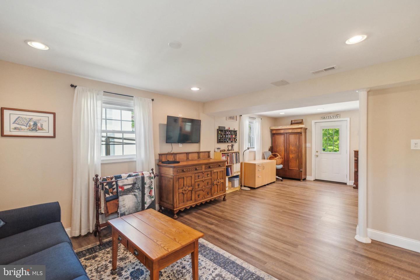 6919 GILLINGS RD, SPRINGFIELD, Virginia 22152, 4 Bedrooms Bedrooms, ,3 BathroomsBathrooms,Residential,For sale,6919 GILLINGS RD,VAFX2231972 MLS # VAFX2231972