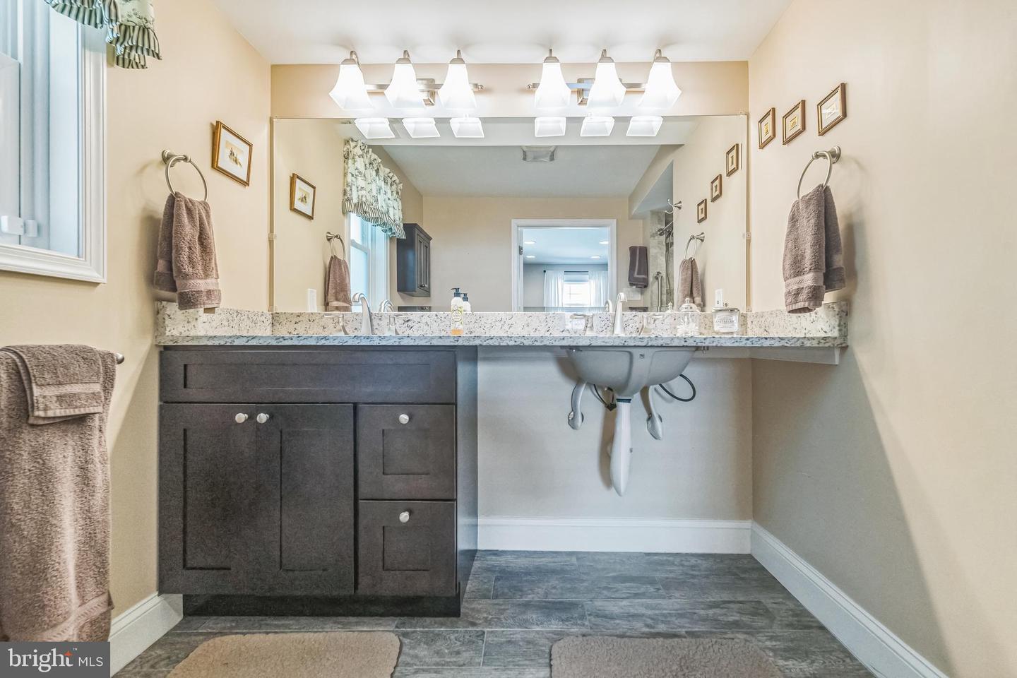 6919 GILLINGS RD, SPRINGFIELD, Virginia 22152, 4 Bedrooms Bedrooms, ,3 BathroomsBathrooms,Residential,For sale,6919 GILLINGS RD,VAFX2231972 MLS # VAFX2231972