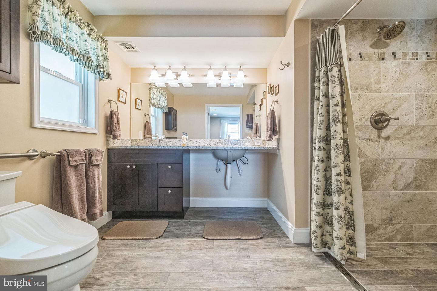 6919 GILLINGS RD, SPRINGFIELD, Virginia 22152, 4 Bedrooms Bedrooms, ,3 BathroomsBathrooms,Residential,For sale,6919 GILLINGS RD,VAFX2231972 MLS # VAFX2231972