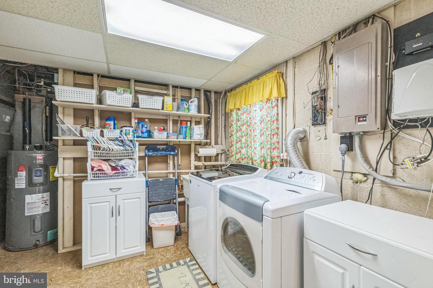6919 GILLINGS RD, SPRINGFIELD, Virginia 22152, 4 Bedrooms Bedrooms, ,3 BathroomsBathrooms,Residential,For sale,6919 GILLINGS RD,VAFX2231972 MLS # VAFX2231972