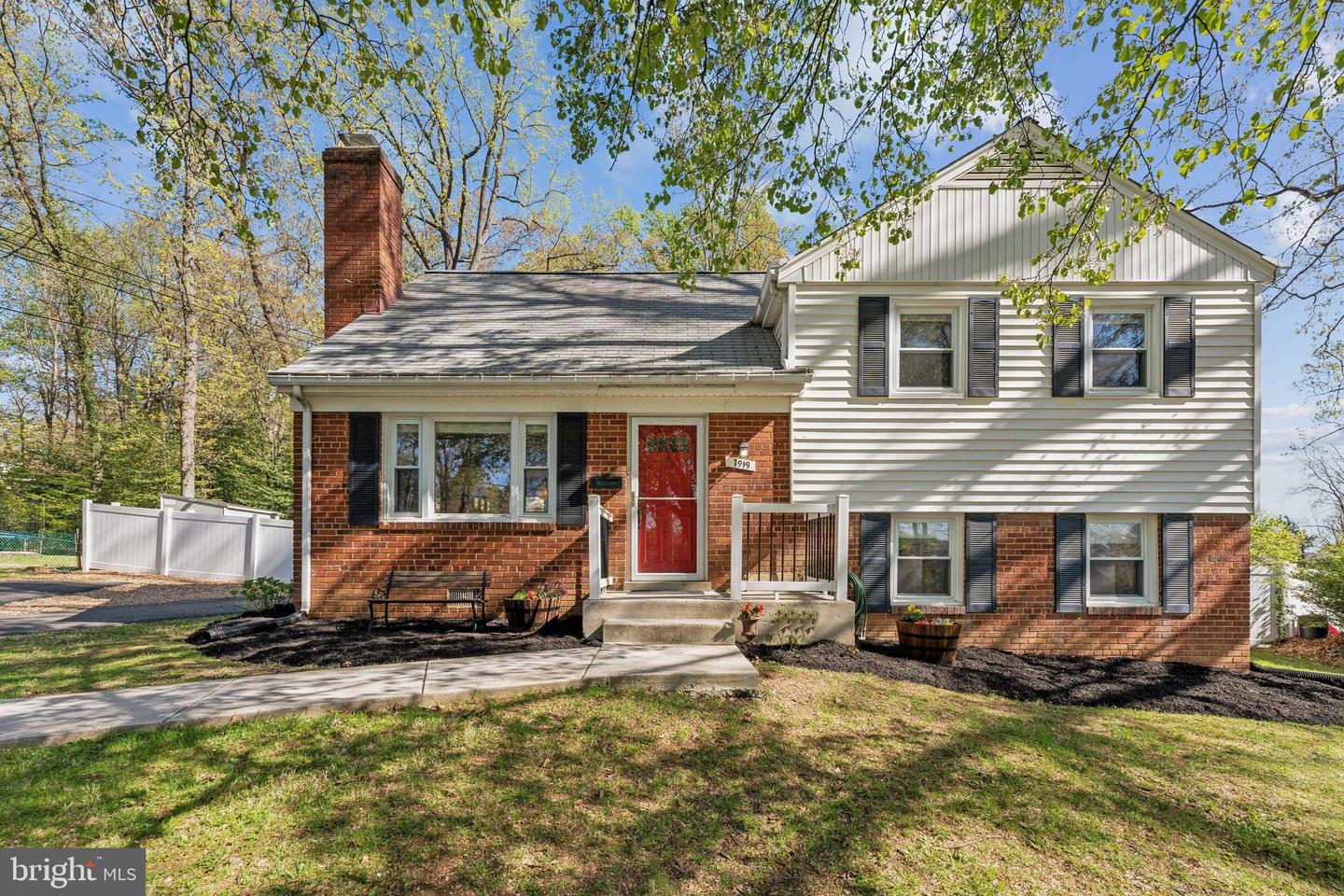 7919 ROSWELL DR, FALLS CHURCH, Virginia 22043, 3 Bedrooms Bedrooms, ,2 BathroomsBathrooms,Residential,For sale,7919 ROSWELL DR,VAFX2232006 MLS # VAFX2232006
