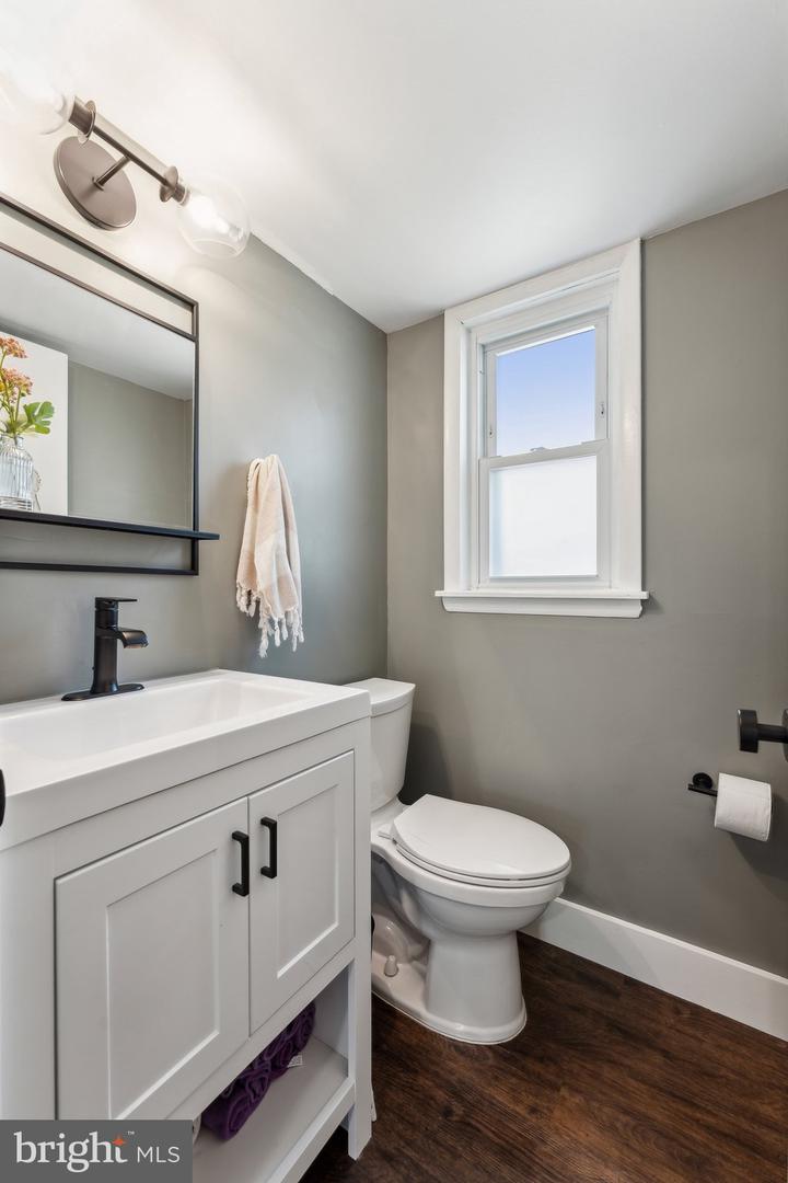 7919 ROSWELL DR, FALLS CHURCH, Virginia 22043, 3 Bedrooms Bedrooms, ,2 BathroomsBathrooms,Residential,For sale,7919 ROSWELL DR,VAFX2232006 MLS # VAFX2232006