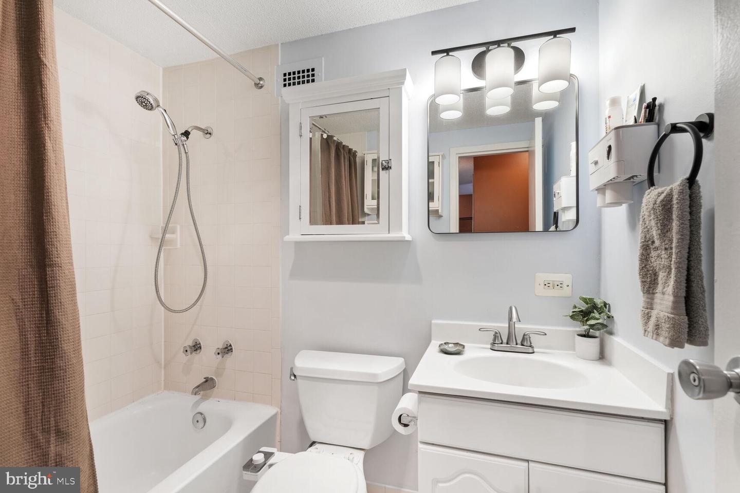 2030 N ADAMS ST #1004, ARLINGTON, Virginia 22201, 1 Bedroom Bedrooms, ,1 BathroomBathrooms,Residential,For sale,2030 N ADAMS ST #1004,VAAR2055304 MLS # VAAR2055304