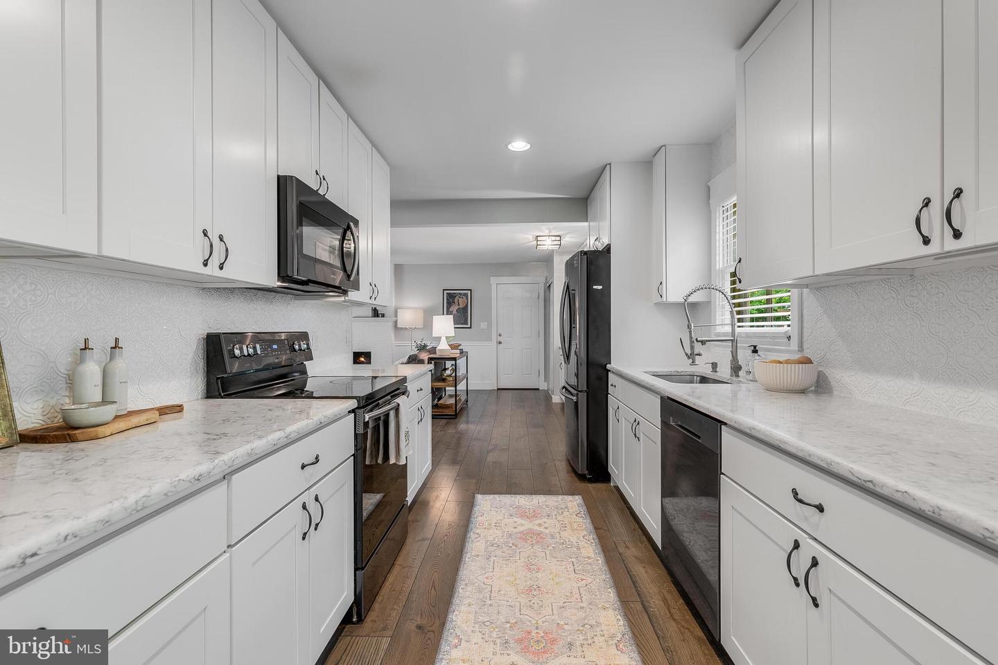 5514 SHOOTERS HILL LN, FAIRFAX, Virginia 22032, 4 Bedrooms Bedrooms, ,3 BathroomsBathrooms,Residential,For sale,5514 SHOOTERS HILL LN,VAFX2230942 MLS # VAFX2230942