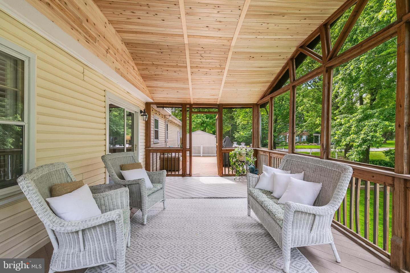 5514 SHOOTERS HILL LN, FAIRFAX, Virginia 22032, 4 Bedrooms Bedrooms, ,3 BathroomsBathrooms,Residential,For sale,5514 SHOOTERS HILL LN,VAFX2230942 MLS # VAFX2230942
