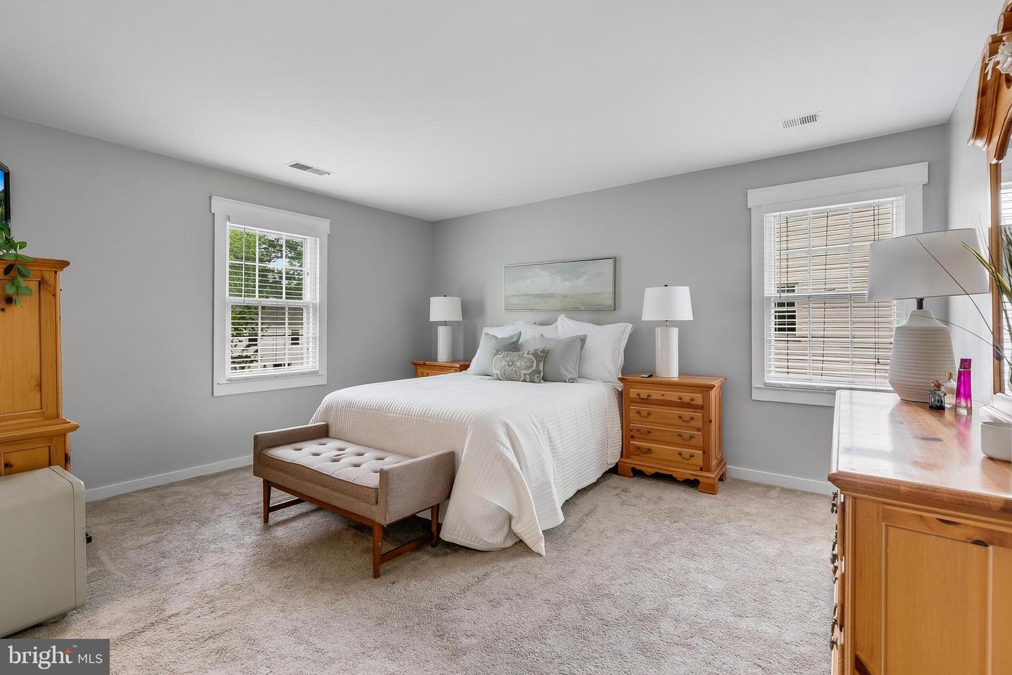 5514 SHOOTERS HILL LN, FAIRFAX, Virginia 22032, 4 Bedrooms Bedrooms, ,3 BathroomsBathrooms,Residential,For sale,5514 SHOOTERS HILL LN,VAFX2230942 MLS # VAFX2230942
