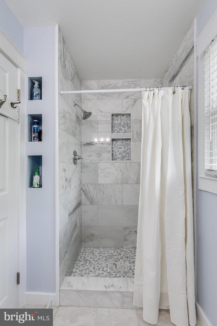 5514 SHOOTERS HILL LN, FAIRFAX, Virginia 22032, 4 Bedrooms Bedrooms, ,3 BathroomsBathrooms,Residential,For sale,5514 SHOOTERS HILL LN,VAFX2230942 MLS # VAFX2230942