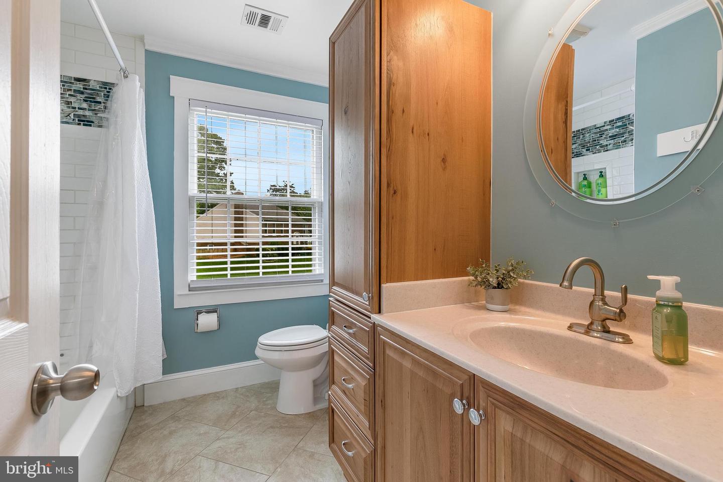 5514 SHOOTERS HILL LN, FAIRFAX, Virginia 22032, 4 Bedrooms Bedrooms, ,3 BathroomsBathrooms,Residential,For sale,5514 SHOOTERS HILL LN,VAFX2230942 MLS # VAFX2230942