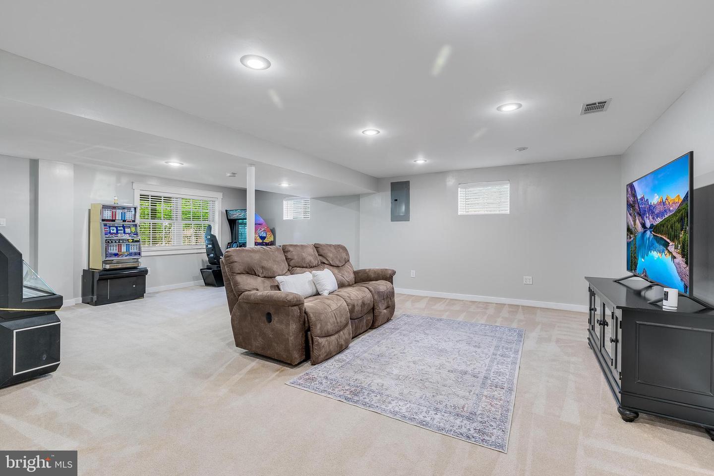 5514 SHOOTERS HILL LN, FAIRFAX, Virginia 22032, 4 Bedrooms Bedrooms, ,3 BathroomsBathrooms,Residential,For sale,5514 SHOOTERS HILL LN,VAFX2230942 MLS # VAFX2230942