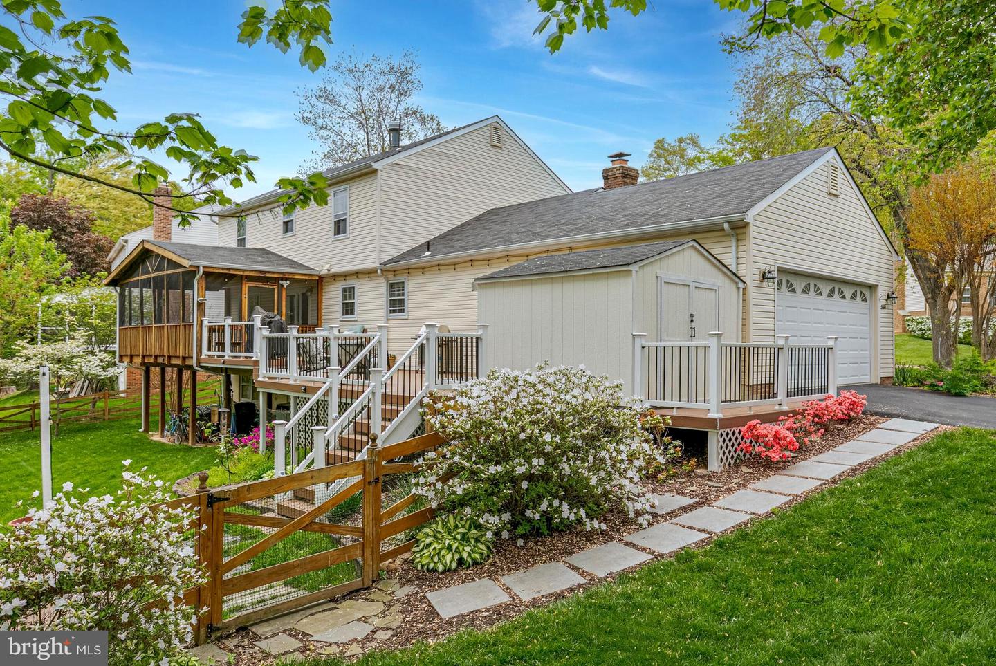 5514 SHOOTERS HILL LN, FAIRFAX, Virginia 22032, 4 Bedrooms Bedrooms, ,3 BathroomsBathrooms,Residential,For sale,5514 SHOOTERS HILL LN,VAFX2230942 MLS # VAFX2230942