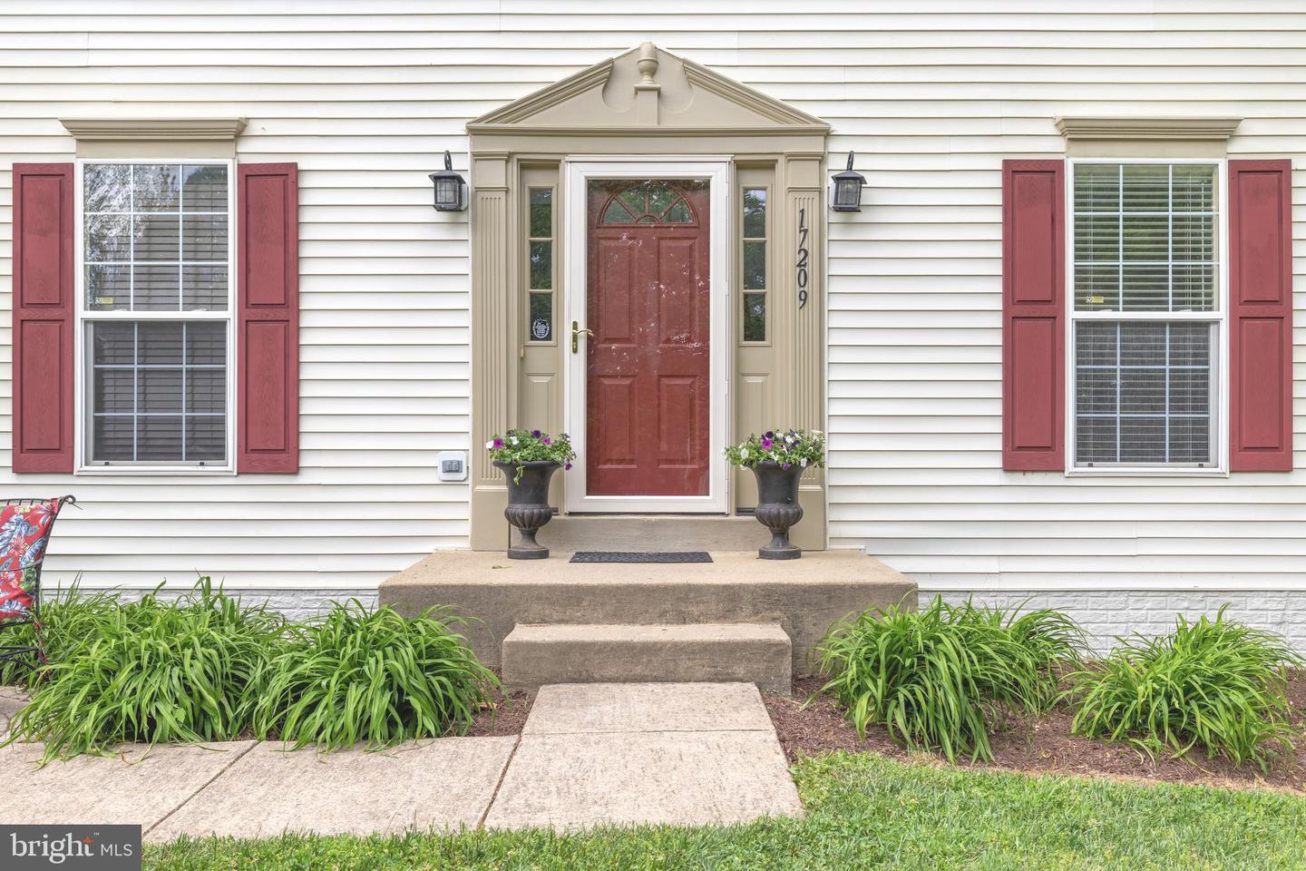 17209 PICKWICK DR, PURCELLVILLE, Virginia 20132, 4 Bedrooms Bedrooms, 9 Rooms Rooms,2 BathroomsBathrooms,Residential,For sale,17209 PICKWICK DR,VALO2092666 MLS # VALO2092666
