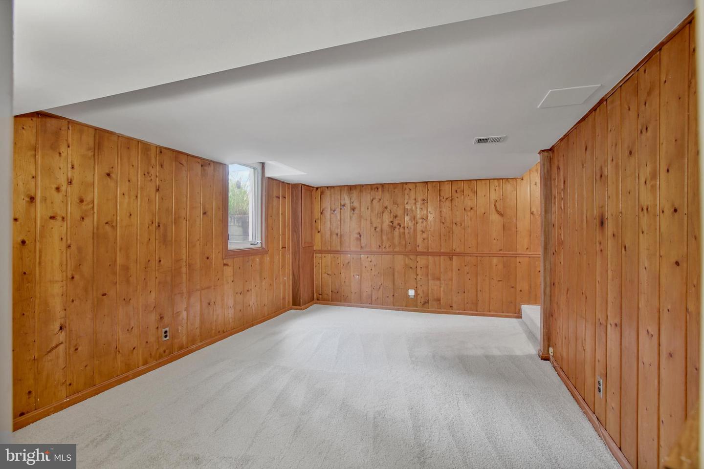 1933 ROLLINS DR, ALEXANDRIA, Virginia 22307, 3 Bedrooms Bedrooms, ,2 BathroomsBathrooms,Residential,For sale,1933 ROLLINS DR,VAFX2232044 MLS # VAFX2232044