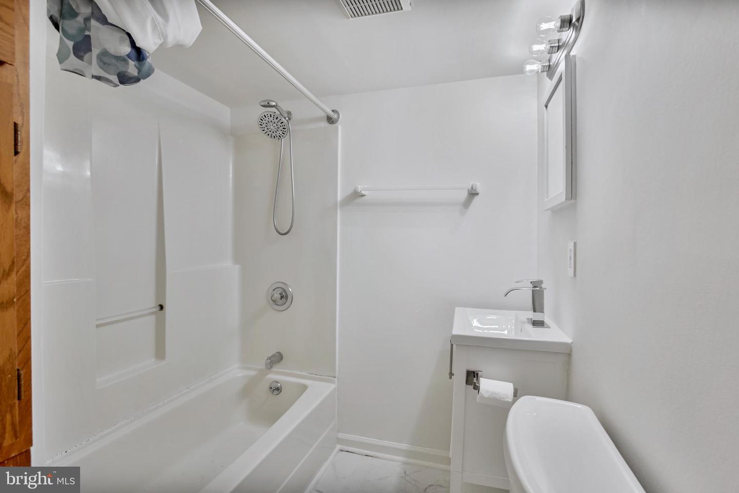 1933 ROLLINS DR, ALEXANDRIA, Virginia 22307, 3 Bedrooms Bedrooms, ,2 BathroomsBathrooms,Residential,For sale,1933 ROLLINS DR,VAFX2232044 MLS # VAFX2232044