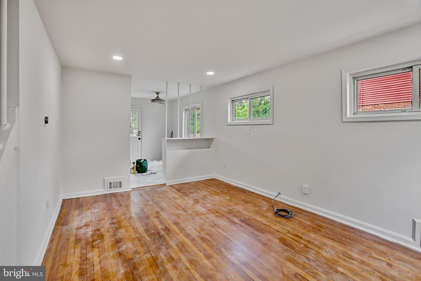 1933 ROLLINS DR, ALEXANDRIA, Virginia 22307, 3 Bedrooms Bedrooms, ,2 BathroomsBathrooms,Residential,For sale,1933 ROLLINS DR,VAFX2232044 MLS # VAFX2232044