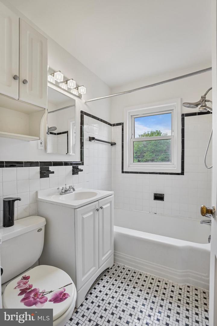 1933 ROLLINS DR, ALEXANDRIA, Virginia 22307, 3 Bedrooms Bedrooms, ,2 BathroomsBathrooms,Residential,For sale,1933 ROLLINS DR,VAFX2232044 MLS # VAFX2232044
