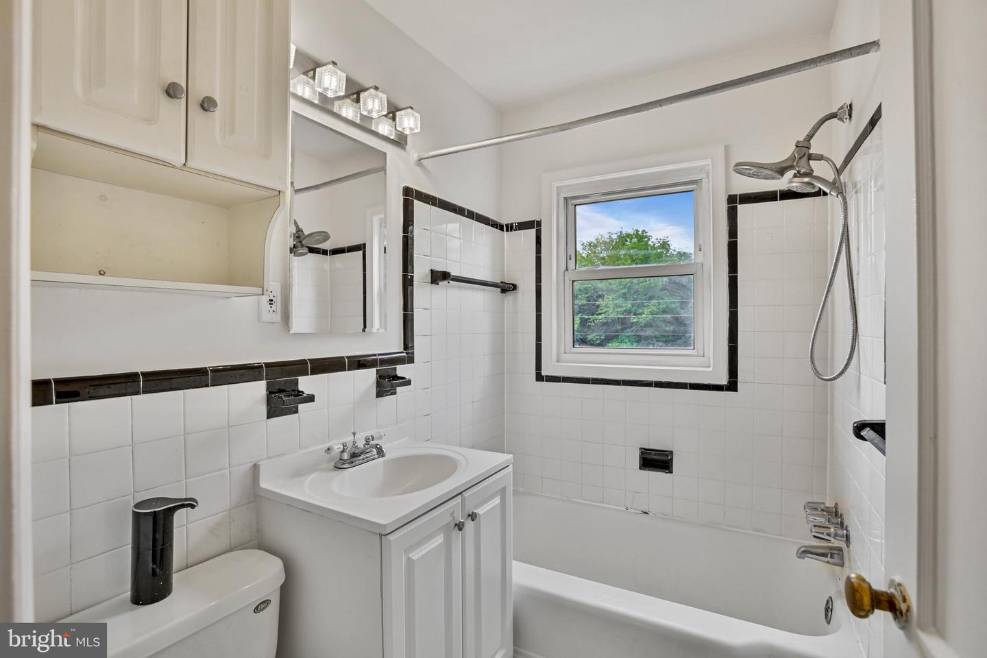 1933 ROLLINS DR, ALEXANDRIA, Virginia 22307, 3 Bedrooms Bedrooms, ,2 BathroomsBathrooms,Residential,For sale,1933 ROLLINS DR,VAFX2232044 MLS # VAFX2232044