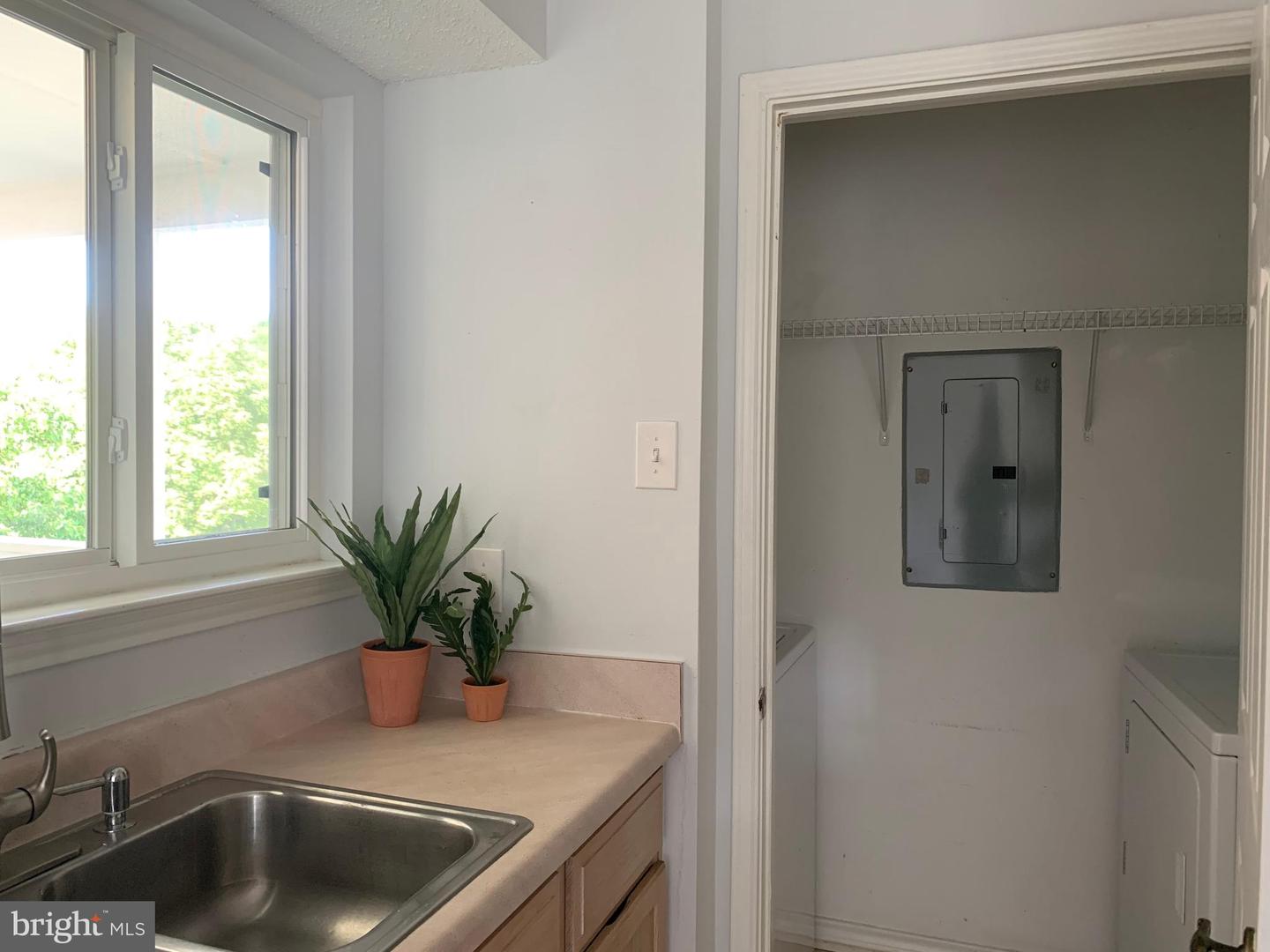 1504 LINCOLN WAY #305, MCLEAN, Virginia 22102, 1 Bedroom Bedrooms, ,1 BathroomBathrooms,Residential,For sale,1504 LINCOLN WAY #305,VAFX2232432 MLS # VAFX2232432