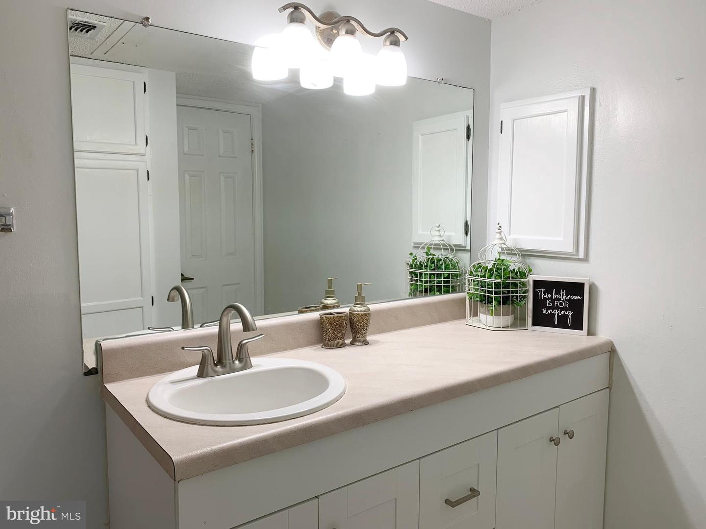 1504 LINCOLN WAY #305, MCLEAN, Virginia 22102, 1 Bedroom Bedrooms, ,1 BathroomBathrooms,Residential,For sale,1504 LINCOLN WAY #305,VAFX2232432 MLS # VAFX2232432